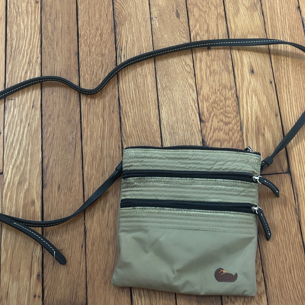 Dooney & Burke Crossbody vintage  Bag in Olive Green - Lightweight Shoulder Bag - Picture 2 of 5